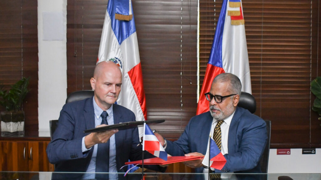 República Dominicana y República Checa modernizan acuerdo de transporte aéreo que fortalece aviación comercial