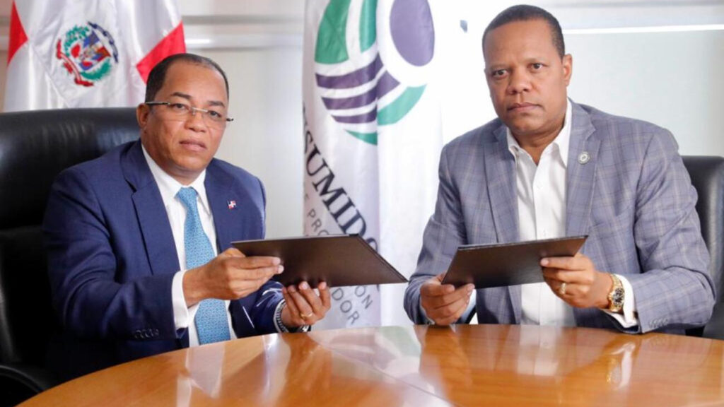 @AdessRD y @ProConsumidorRD firman acuerdo para proteger a personas beneficiadas de los programas sociales del Estado