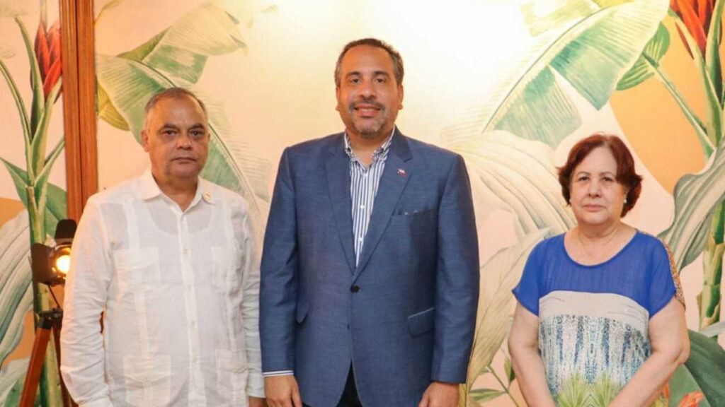 Institutos Nacionales de Educación Física de RD y de Cuba firman acuerdo para fortalecer capacitación de maestros de deporte escolar