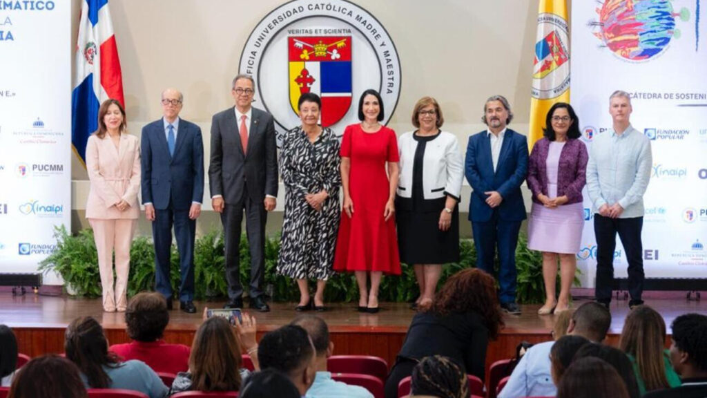 Primera dama @raquelarbaje encabeza apertura primer Foro sobre Cambio Climático y Primera Infancia en República Dominicana