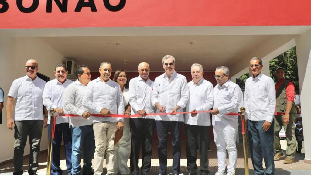 Presidente @luisabinader recorre durante dos días cuatro provincias del Cibao, inaugura catorce obras