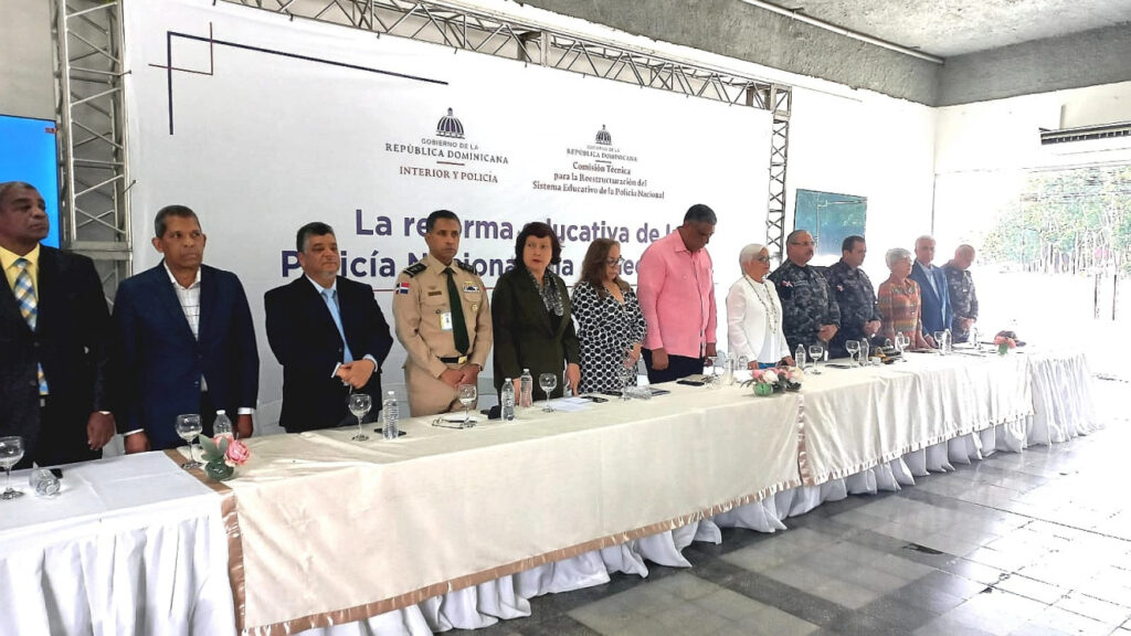 Comisión Técnica para la Reestructuración del Sistema Educativo de la Policía Nacional rinde informe de avances en Santiago