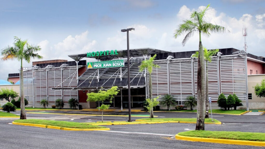 Servicio Regional de Salud Cibao informa hospitales Morillo King y Traumatológico Juan Bosch recibieron 27 pacientes del accidente de autobús en Guaco, La Vega