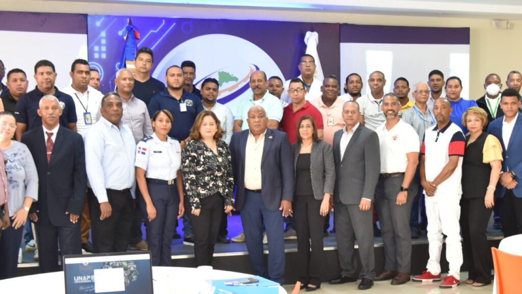Medio @ambienterd imparte taller de buenas prácticas a técnicos en refrigeración y acondicionamiento de aire