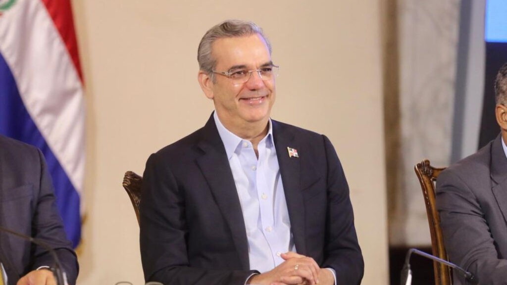 Presidente @luisabinader proyecta en 4 años RD logre meta de que no exista vertedero a cielo abierto