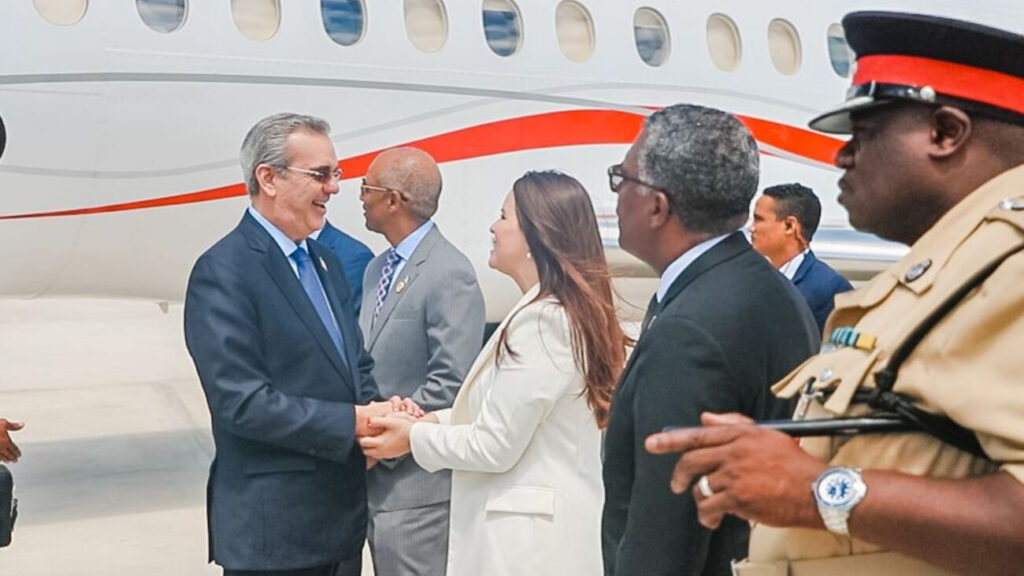 Presidente @luisabinader llega a Bahamas para participar en reunión de CARICOM