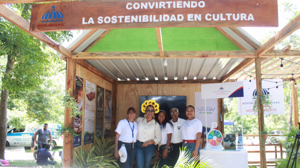 Para hacer de la sostenibilidad una costumbre, el Ministerio de Medio @ambienterd apuesta a la educación, en especial de niños y niñas
