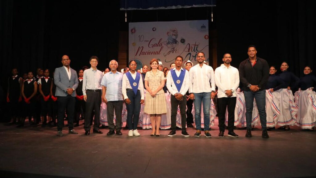 Vicepresidenta @RaquelPenaVice encabeza Décima Gala Nacional de la Modalidad en Artes con la participación de 73 centros educativos
