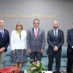 Presidente JCE @juntacentral se reúne con comisión @OEA_Oficial colaborará en procesos electorales