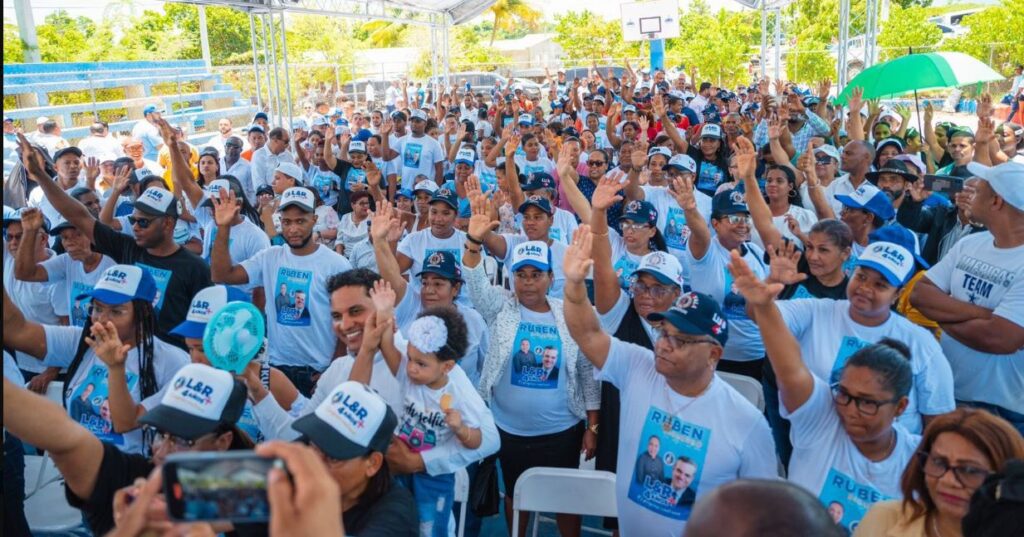 @PRM_Oficial recibe a Rubén Figuereo, junto a todo su equipo político y a Rosa Pérez