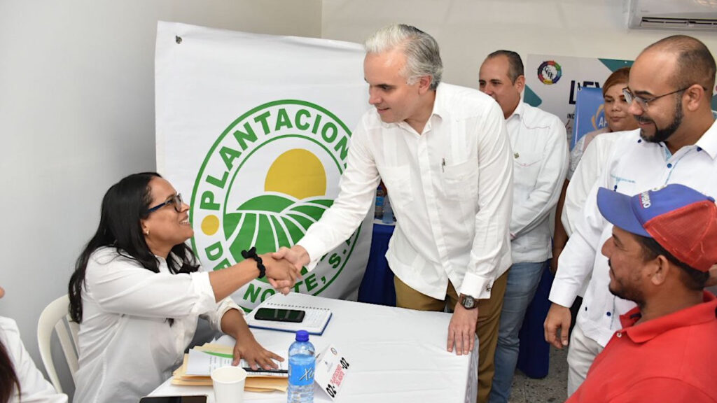 Ministro de Trabajo @LMDECAMPS dice feria de empleos en Monte Cristi reafirma compromiso del Gobierno en crear más y mejores oportunidades para los dominicanos