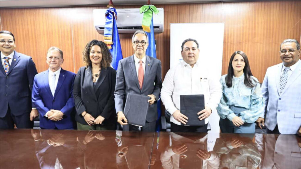 SNS y Sanar una Nación firman acuerdo para fortalecer servicios de salud en el sur