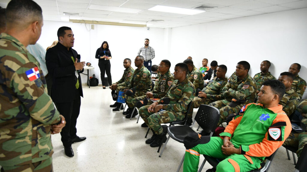 INTRANT imparte Programa Educación Vial a conductores miembros de COMIPOL; jornada busca impactar a más de 1,000 militares
