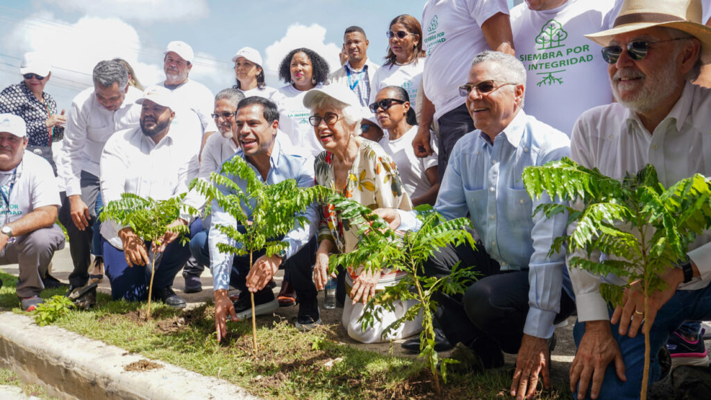 Comisiones de Integridad de distintas instituciones públicas del país realizan actividad “Siembra por la Integridad”