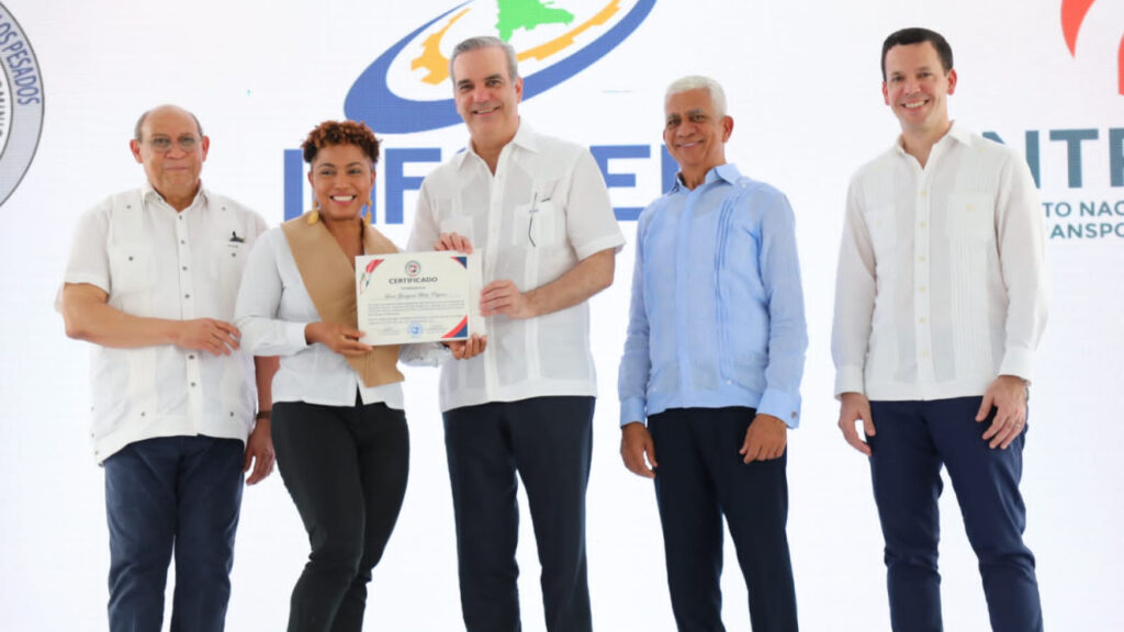 Presidente @luisabinader dice gobierno ejecuta una verdadera revolución en la formación técnica