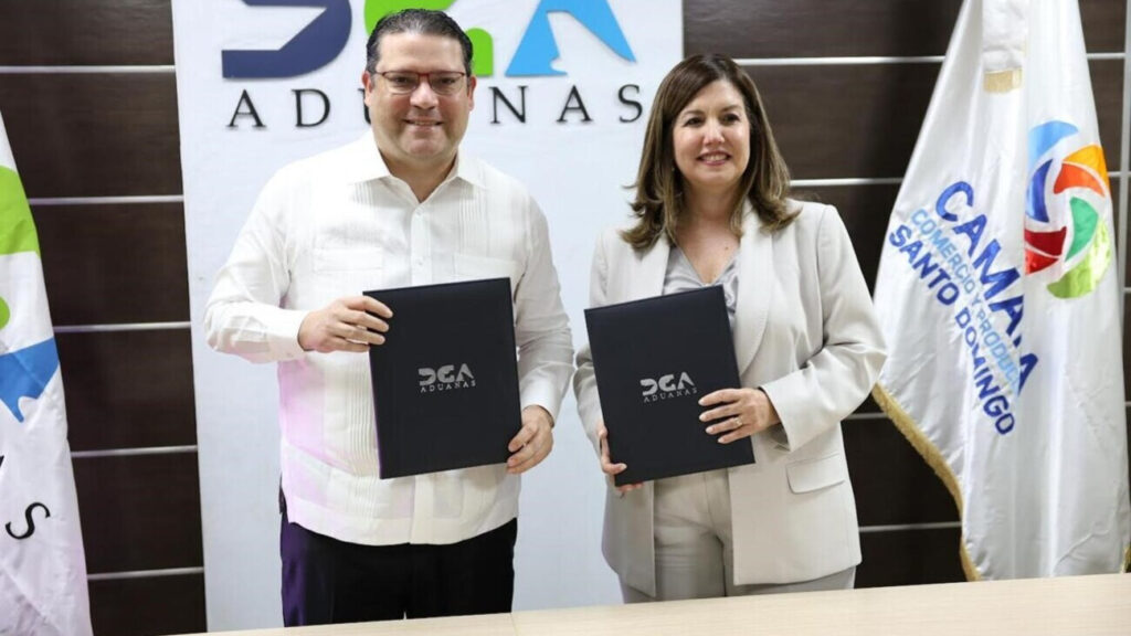 @aduanard y @camarasd suscriben acuerdo de cooperación interinstitucional para el fomento de la comunidad comercial