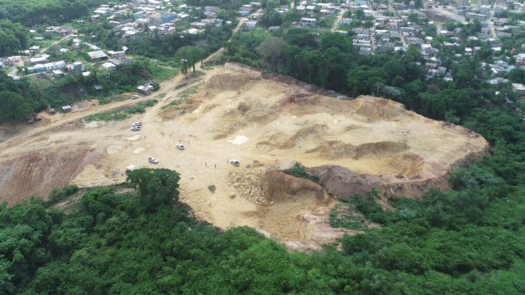 Medio Ambiente ocupa tres retroexcavadoras en una mina ilegal en La Javilla, en Santo Domingo Norte