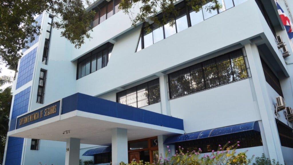 Superintendencia de Seguros descontinúa cobros adicionales por certificaciones y rastreos