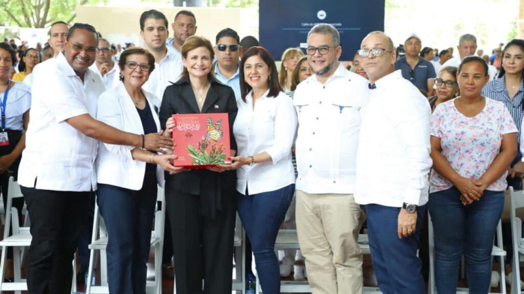 Vicepresidenta Raquel Peña inaugura un hospital, tres destacamentos policiales y proyectos de iluminación en siete comunidades