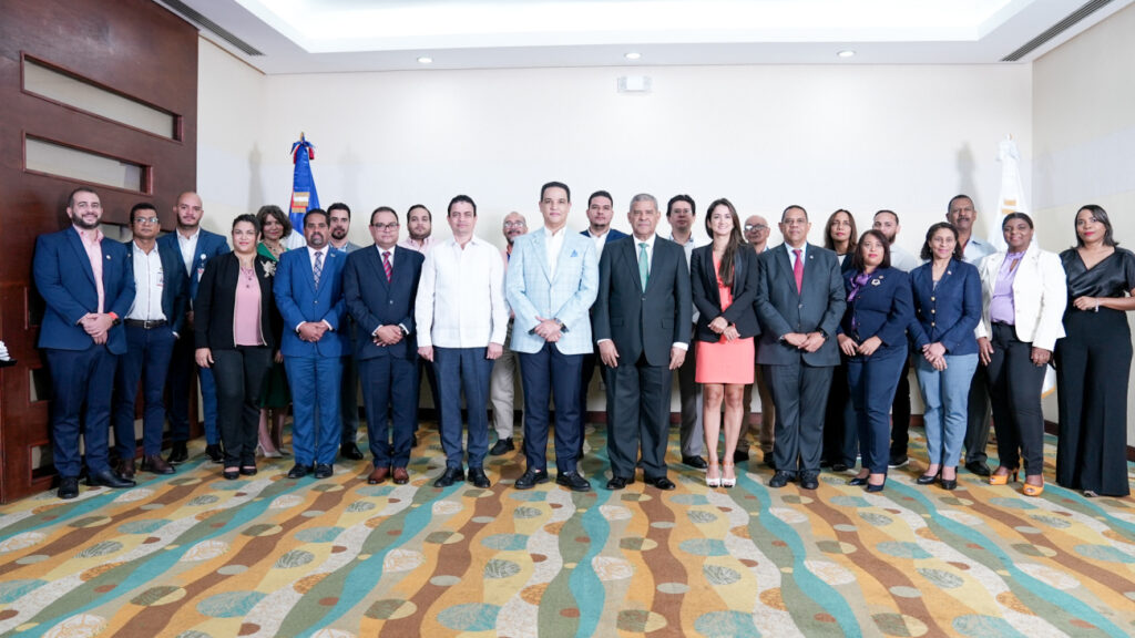 Ministerio de @energiayminasrd socializa decreto busca promover cultura de ahorro y eficiencia energética