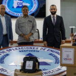 @COE_RD entrega a Medio Ambiente más de 200 equipos para responder a incendios forestales