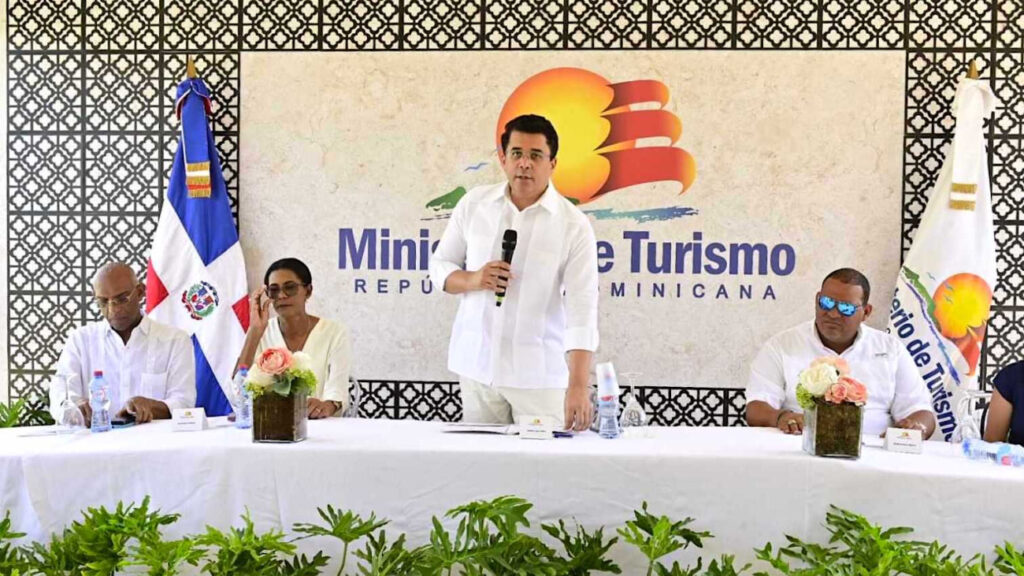@TurismoRD Inicia trabajos en calles de Bayahíbe por casi RD 53 millones; anuncia inversión de más de RD 200 millones para otras obras