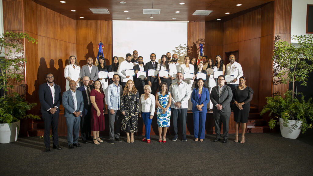 @prodominicana gradúa 66 profesionales en el área de Comercio Exterior e Inversión Extranjera Directa