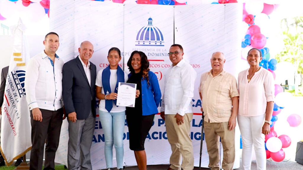 200 jóvenes de Las Guáranas son capacitados en programa “Verano Maker” por los Centros Tecnológicos Comunitarios