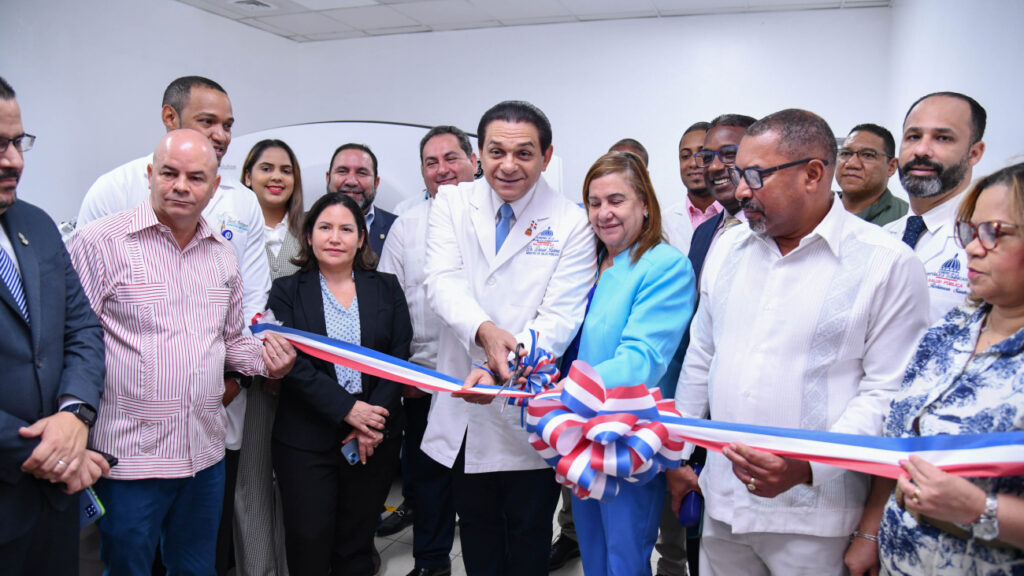 Gobierno dominicano entrega tomógrafo al Hospital Traumatológico Juan Bosch en La Vega