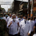 Presidente @luisabinader visita zonas afectadas por explosión en San Cristóbal y asegura a familias apoyo del Gobierno