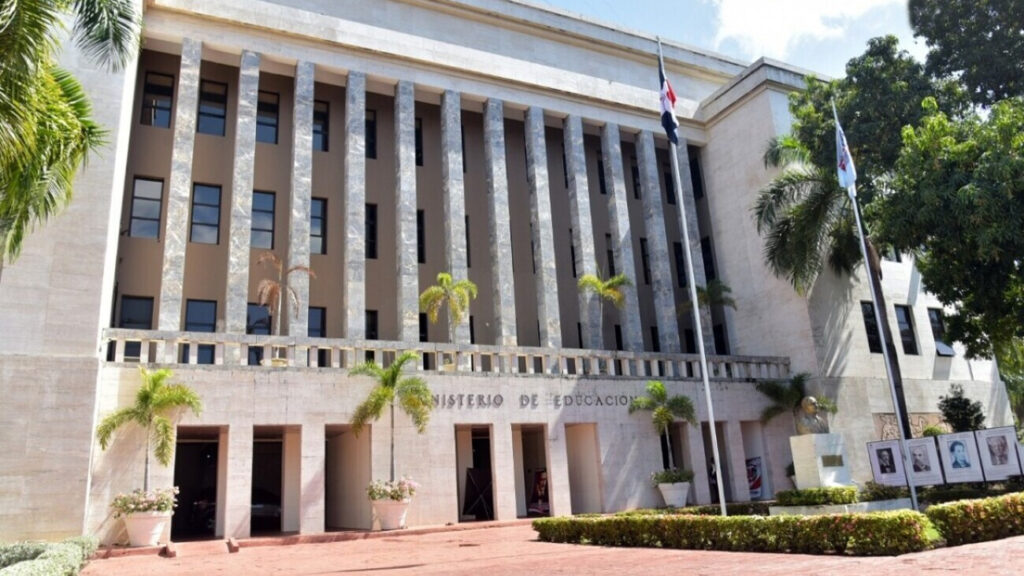 Ministerio de @EducacionRDo inicia el desembolso del “Bono a Mil por la Educación”