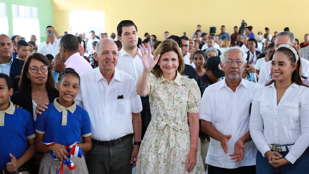 Vicepresidenta @RaquelPenaVice afirma Gobierno mejora red de escuelas públicas para que niños y jóvenes tengan educación de calidad