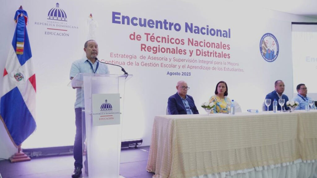 @EducacionRDo realiza encuentro con técnicos nacionales para socializar la nueva estrategia de gestión para los centros educativos