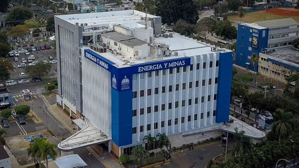 Sector eléctrico activa plan de contingencia ante paso de tormenta Franklin