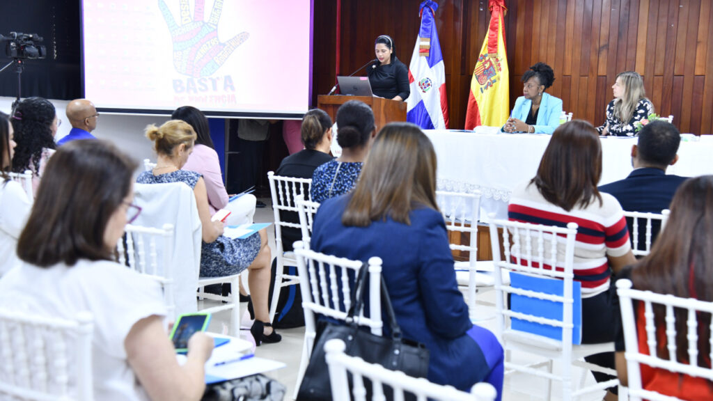 @SaludPublicaRD , la Agencia Española de Cooperación Internacional y otras entidades valoran rol de los servicios de salud en la detección temprana de violencia de género