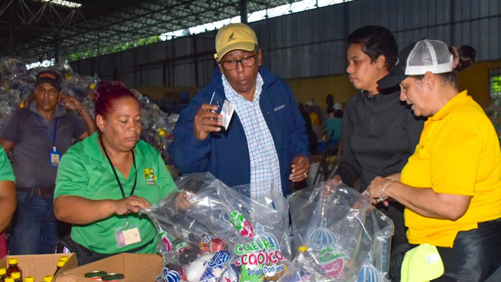 Comedores Económicos realizan vasto operativo para llevar alimentos crudos y cocidos a zonas afectadas por la tormenta Franklin
