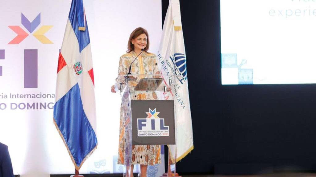 Vicepresidenta @RaquelPenaVice ofrece conferencia magistral en la Feria del Libro