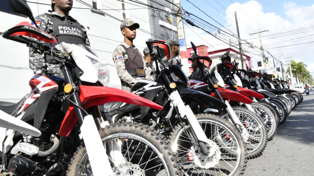 Gobierno aprueba cambios en uniformes policiales: vestirán de azul y su lema será “Proteger y Servir” en vez de “Ley y Orden”