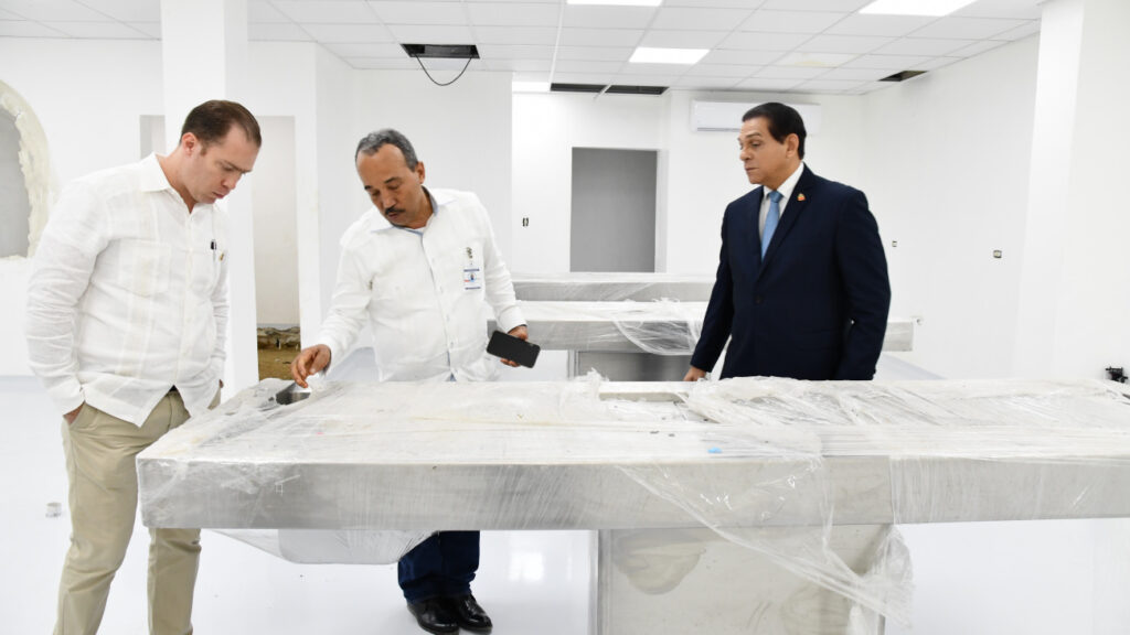 Ministro de Salud @drdaniel_rivera supervisa remodelación de Patología Forense; pide agilizar los trabajos para que estén listos en septiembre próximo