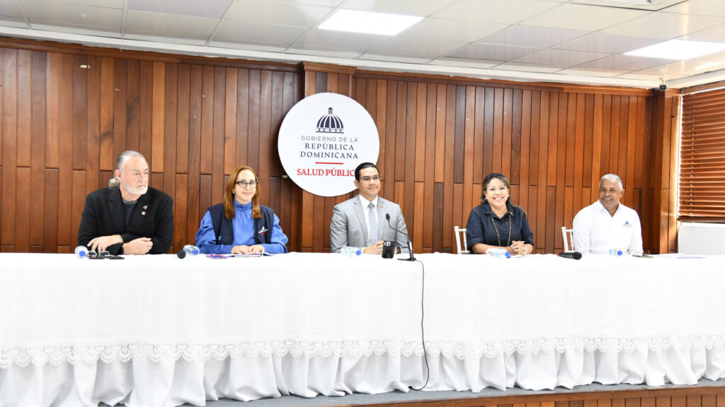 Ministerio de @SaludPublicaRD anuncia jornada de fumigación y descacharrización en los centros educativos del país