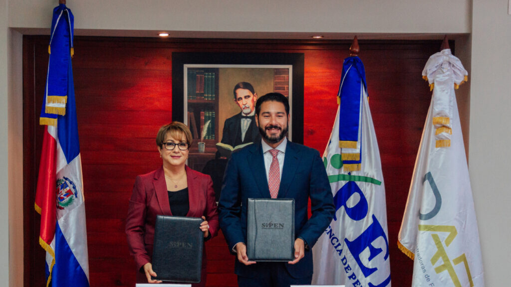 @SipenRD y la @AdafpRDO firman acuerdo de coordinación para robustecer la educación previsional