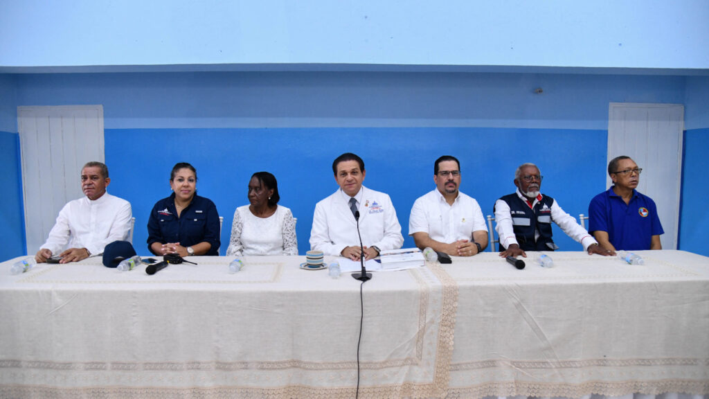 En jornada de salud en La Zurza, @SaludPublicaRD llama a tomar medidas para evitar el dengue