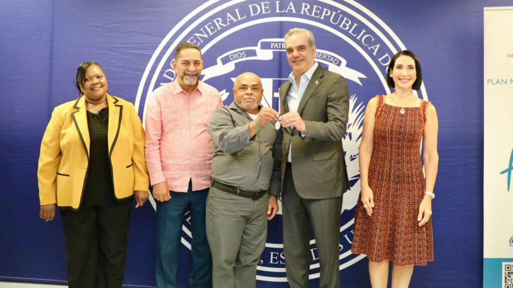 Presidente @luisabinader anuncia lanzamiento del programa de Viviendas Familia Feliz para comunidad dominicana en el exterior