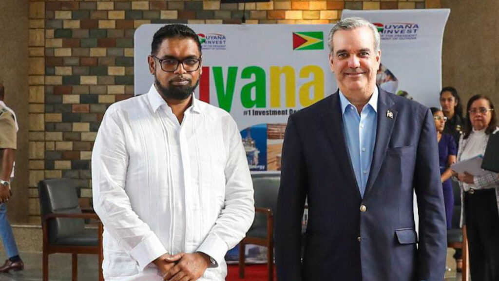 Firma de Declaración Conjunta junto al Mohamed Irfaan Ali, presidente de la República Cooperativa de Guyana