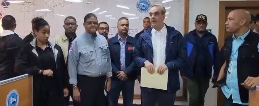 @LuisAbinader reconoce labor del @COE_RD durante paso tormenta Tropical