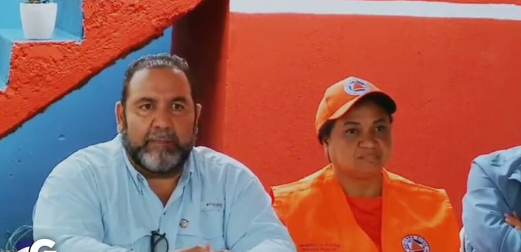 @RogelioGenao recorre zonas vulnerables en La Vega. Llama a la prudencia.
