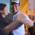 @SalvadorHolguin bailando un merenguito rodeado de su gente en Dajabón