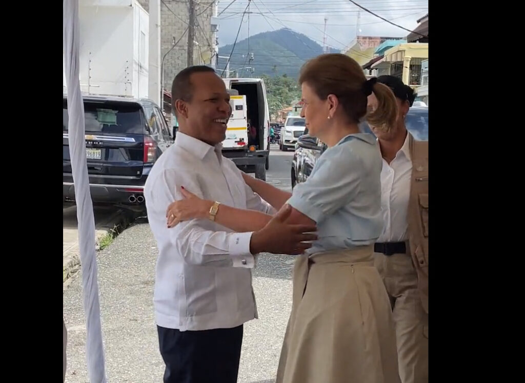 @MiltonMorrison asiste a inauguración proyecto de electrificación en Villa Altagracia