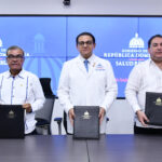 @SaludPublicaRD, @SNSRDO y @CMDorg firman memorándum de entendimiento para dotar de plazas a médicos especializados