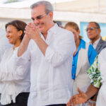 Presidente @luisabinader inaugura centro UASD en Monte Plata; entrega 200 apartamentos y el asfaltado de calles, aceras y contenes en San Luis